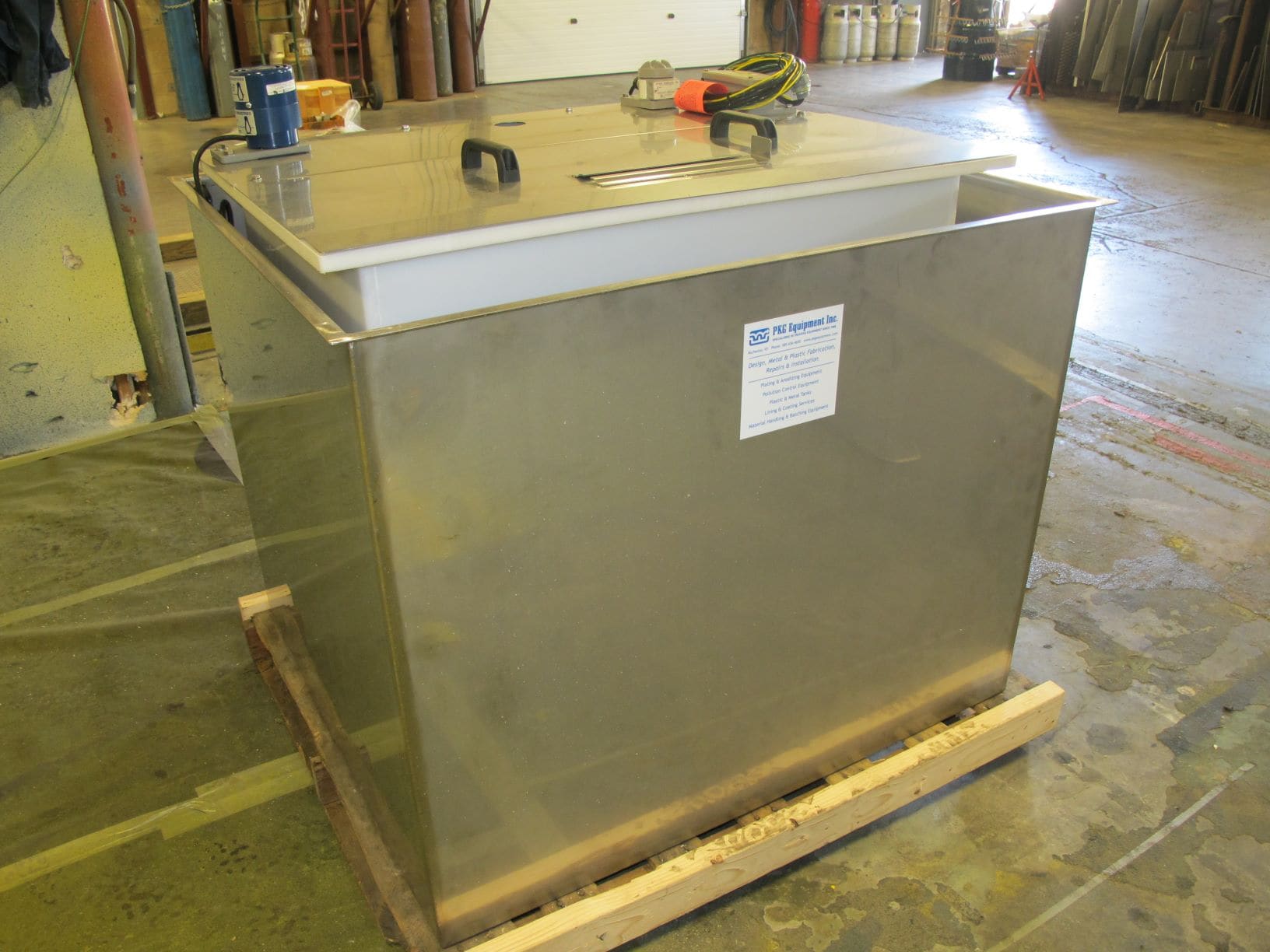 Evaporation Tank with Cover and Containment